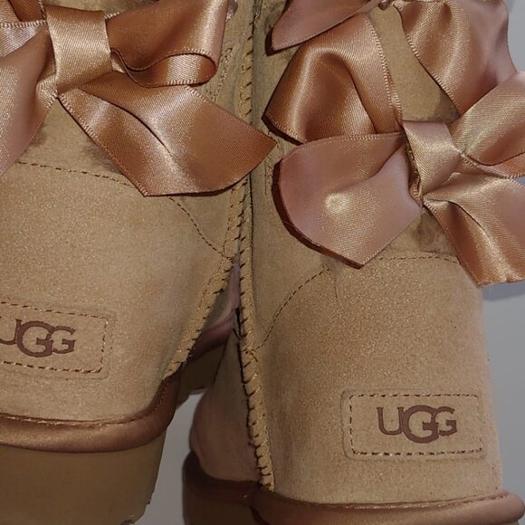 BNIB UGG size 7 bailey bow Satin - Champagne color - Picture 9 of 15